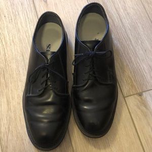 Mens size 10.5 black dress shoes Bates non marking